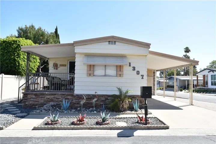 1307 Orangewood Square, Corona, California 92882