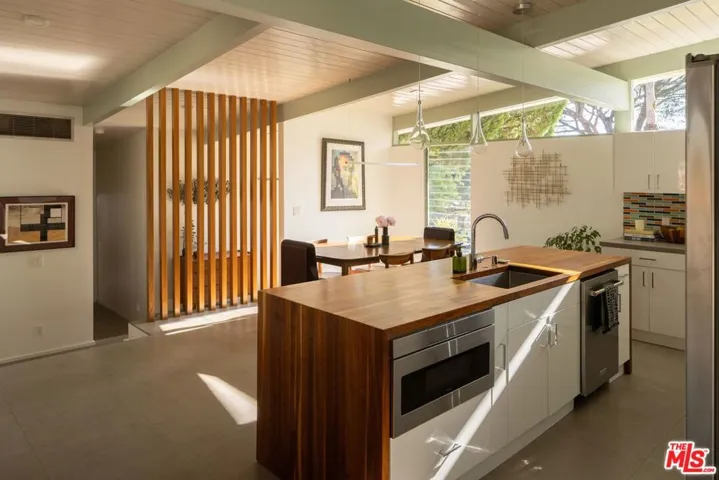 2035 Skyview Drive, Altadena, California 91001