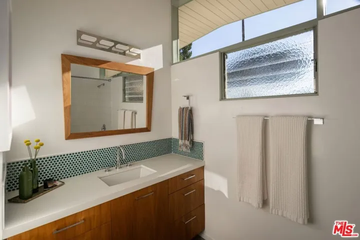 2035 Skyview Drive, Altadena, California 91001