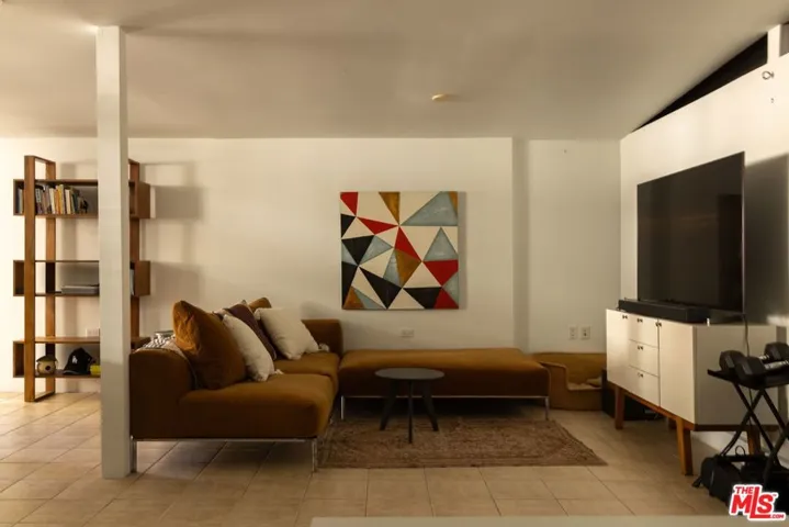 2035 Skyview Drive, Altadena, California 91001