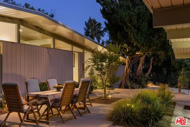 2035 Skyview Drive, Altadena, California 91001