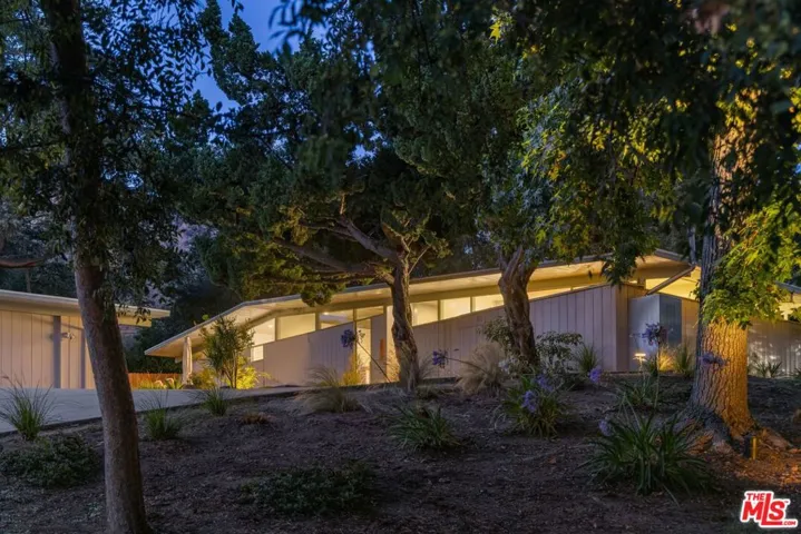 2035 Skyview Drive, Altadena, California 91001