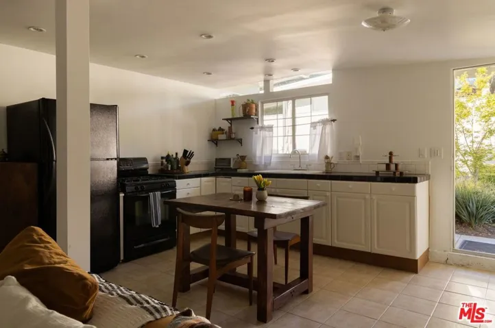 2035 Skyview Drive, Altadena, California 91001