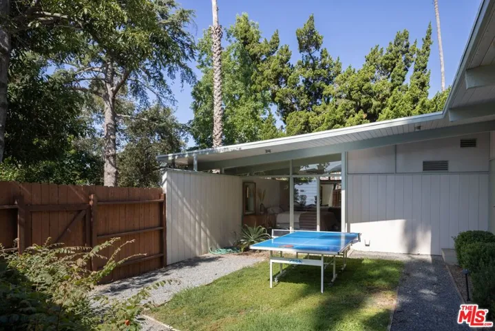 2035 Skyview Drive, Altadena, California 91001