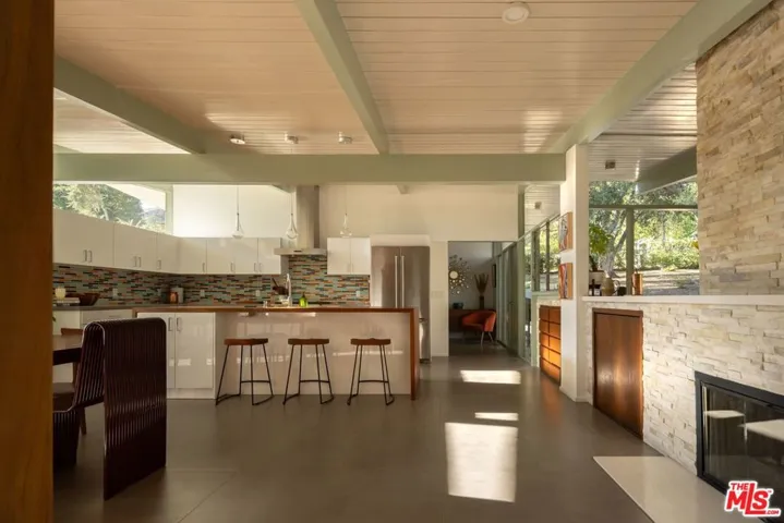 2035 Skyview Drive, Altadena, California 91001