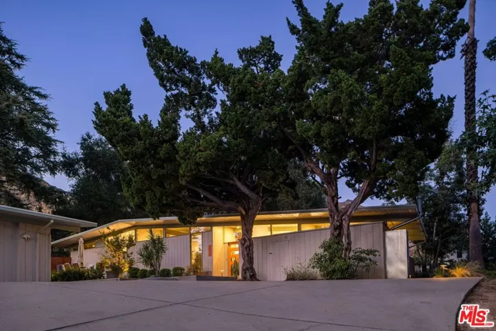 2035 Skyview Drive, Altadena, California 91001