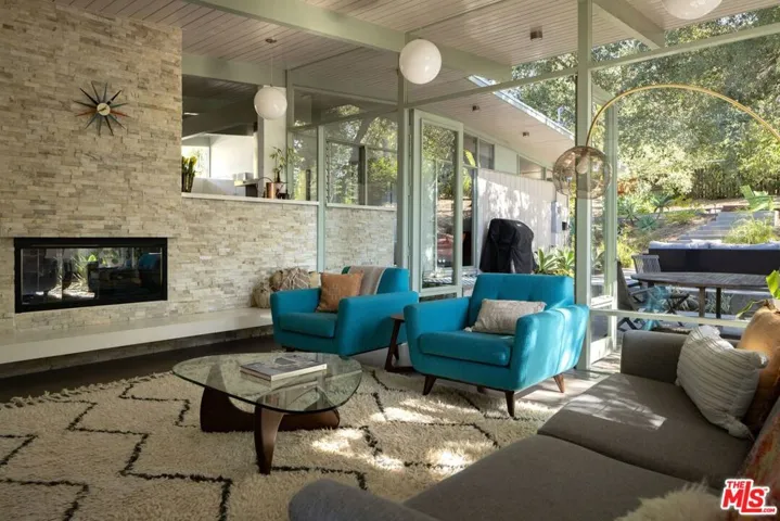 2035 Skyview Drive, Altadena, California 91001