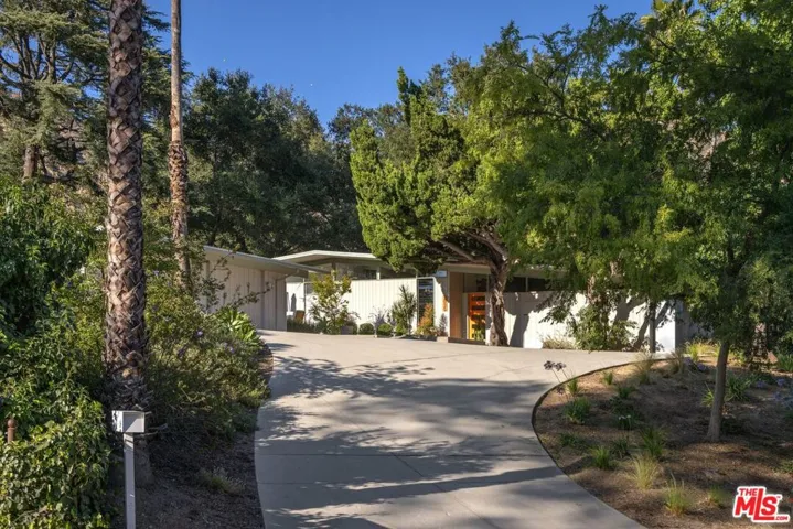 2035 Skyview Drive, Altadena, California 91001