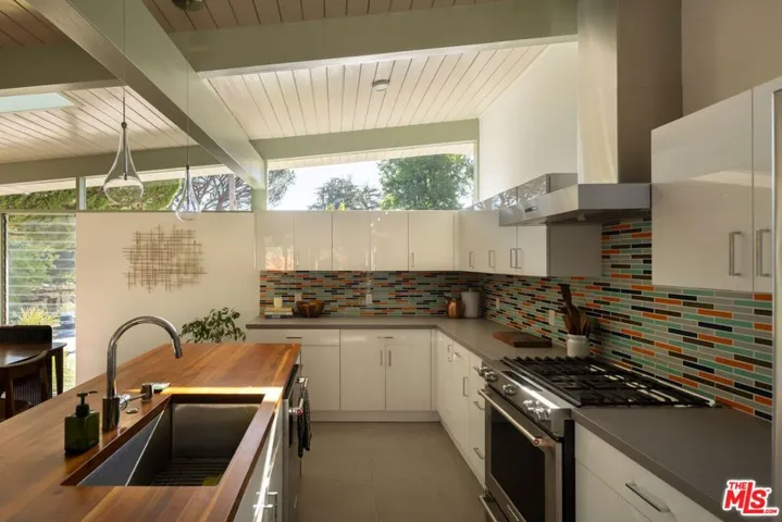 2035 Skyview Drive, Altadena, California 91001