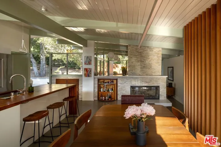 2035 Skyview Drive, Altadena, California 91001