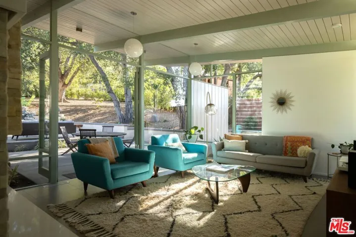2035 Skyview Drive, Altadena, California 91001
