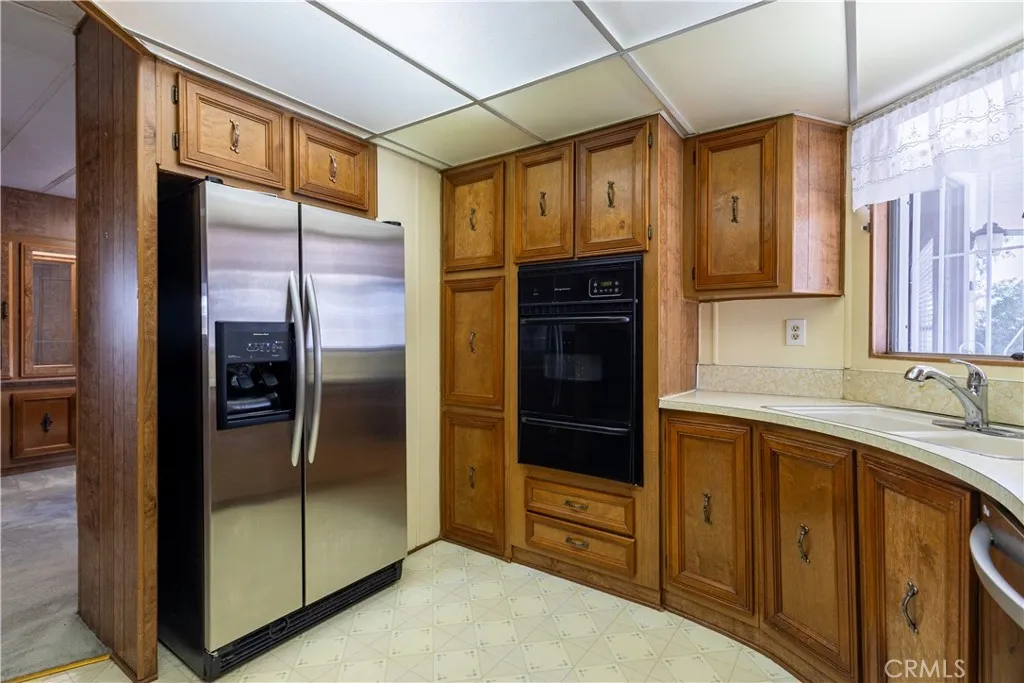REFRIGERATOR INCLUDED
