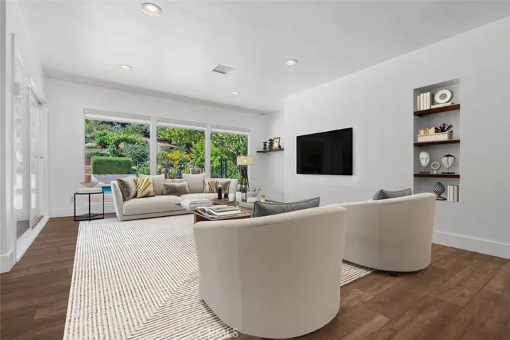3813 Eddingham, Calabasas, California 91302