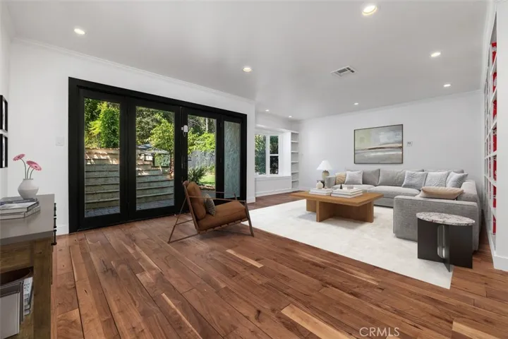 3813 Eddingham, Calabasas, California 91302
