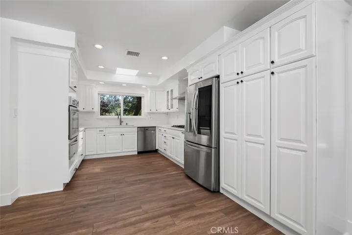 3813 Eddingham, Calabasas, California 91302