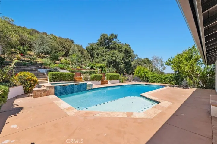 3813 Eddingham, Calabasas, California 91302