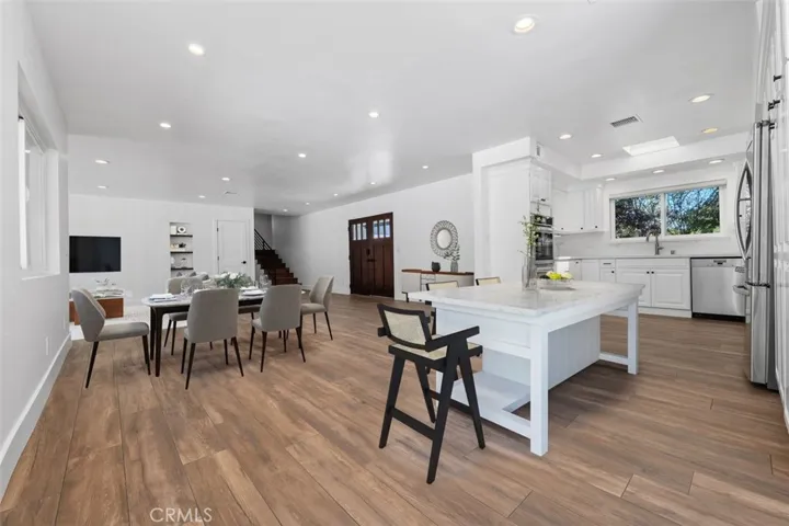 3813 Eddingham, Calabasas, California 91302