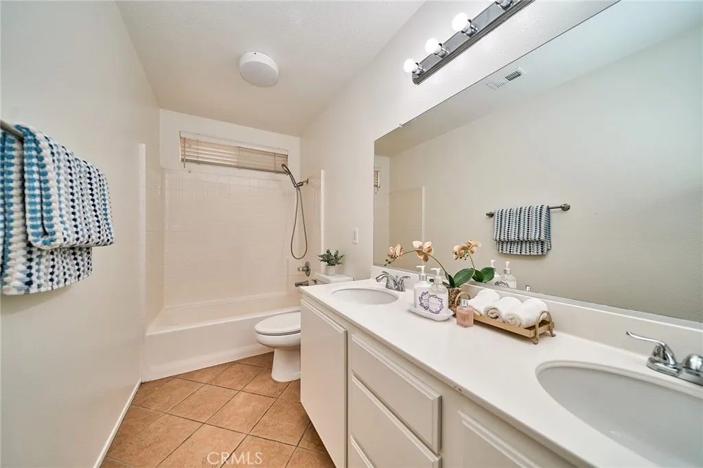 2nd Floor Bathroom