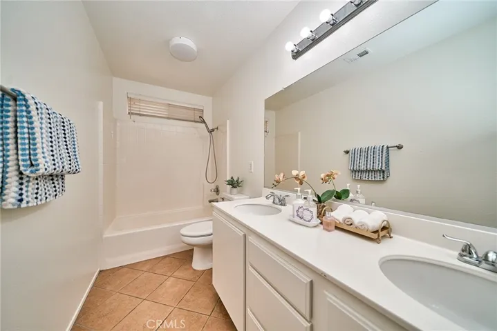2nd Floor Bathroom
