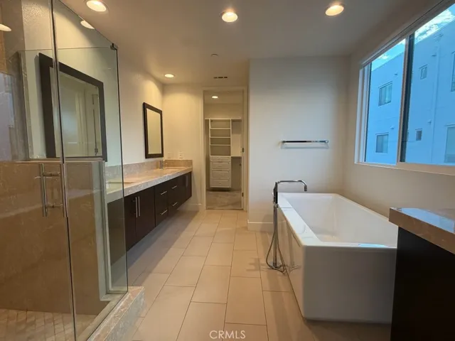 Free standing tub