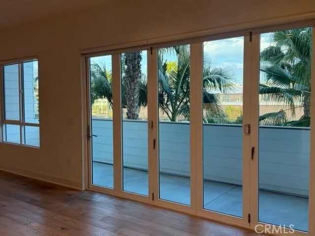 Center balcony with accordion door
