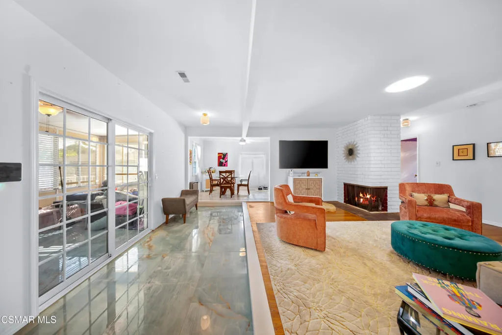 20428 Roscoe Blvd MLS-12