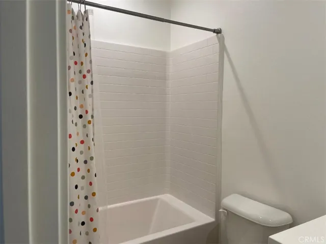 Bathtub in 2nd bathroom