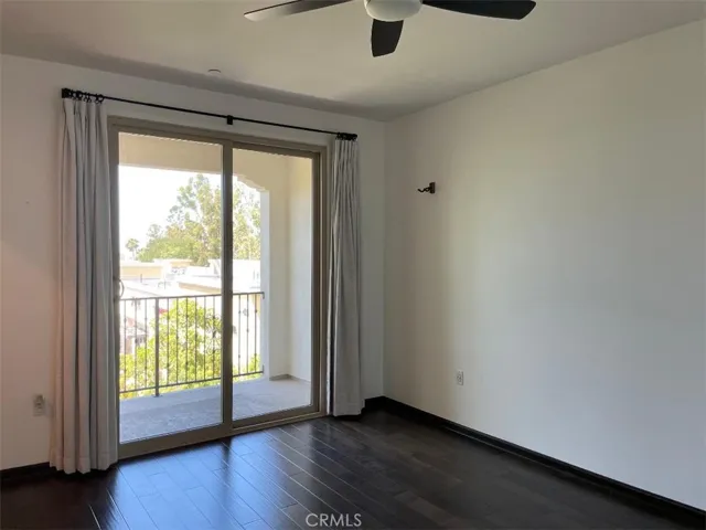 Master bedroom with direct access to Balcony