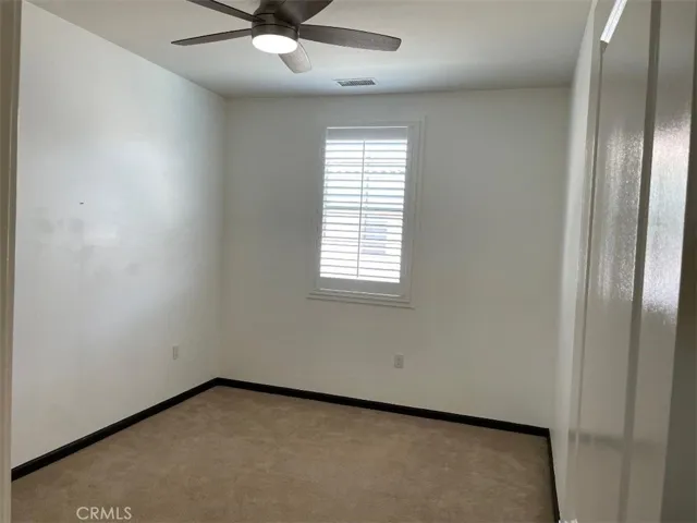 2nd bedroom with ceiling fan