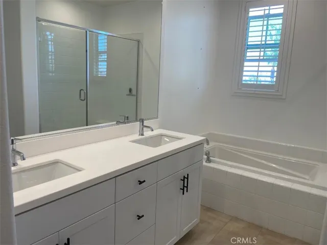 Double vanity in master bathroom
