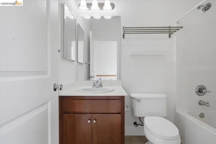 Upper Unit Bathroom