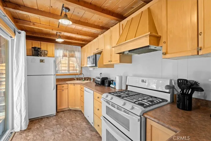 42929 Encino, Big Bear Lake, California 92315