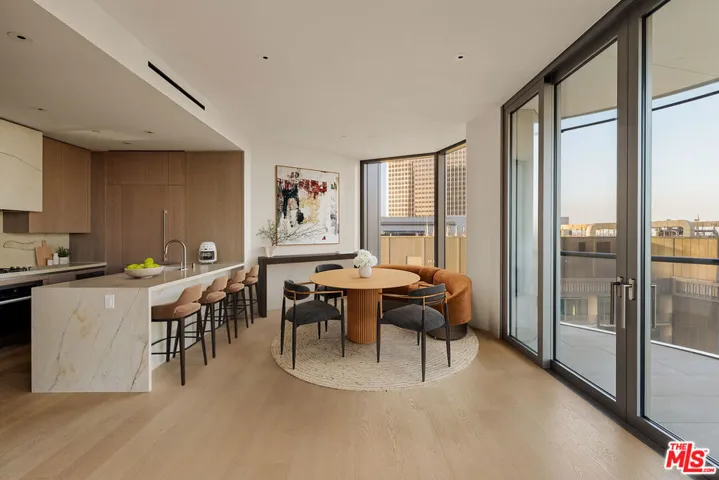211 W Elm Court 14b, Los Angeles, California 90067