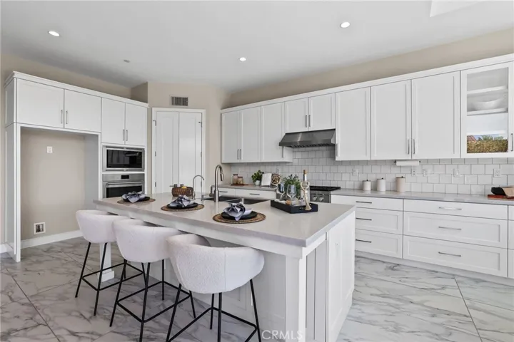 118 Tomahawk, Irvine, California 92618
