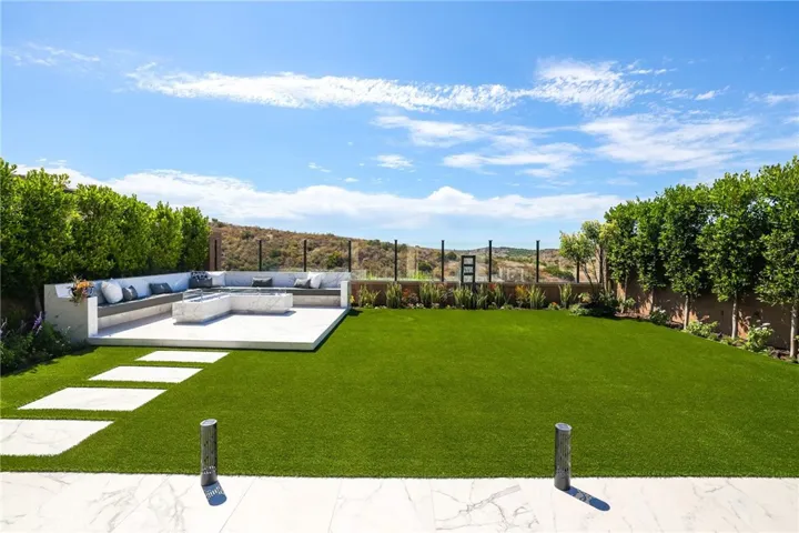 118 Tomahawk, Irvine, California 92618