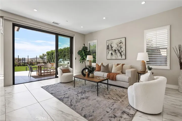 118 Tomahawk, Irvine, California 92618