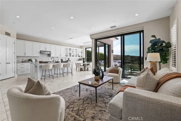 118 Tomahawk, Irvine, California 92618