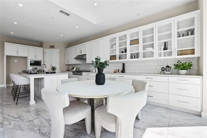118 Tomahawk, Irvine, California 92618