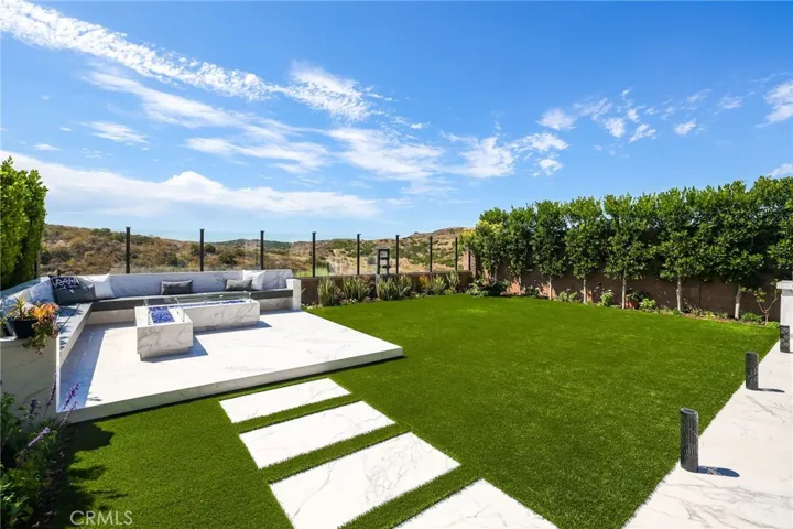 118 Tomahawk, Irvine, California 92618
