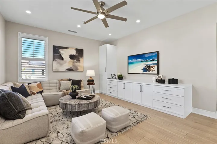 118 Tomahawk, Irvine, California 92618
