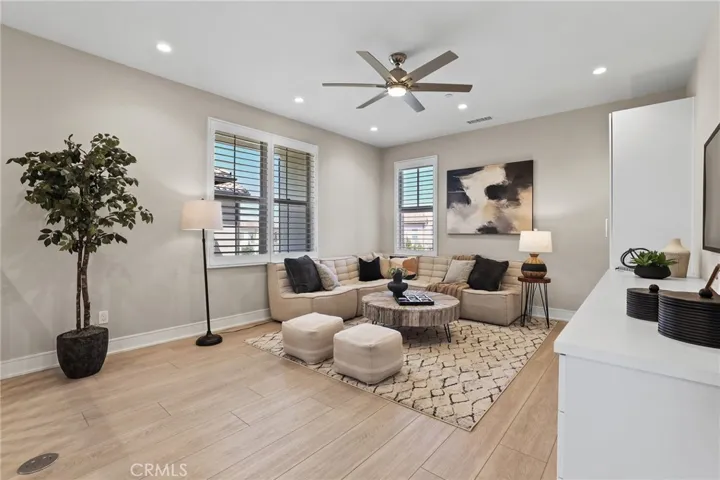 118 Tomahawk, Irvine, California 92618