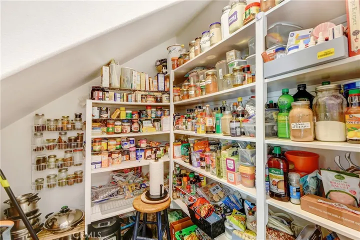 Walking pantry