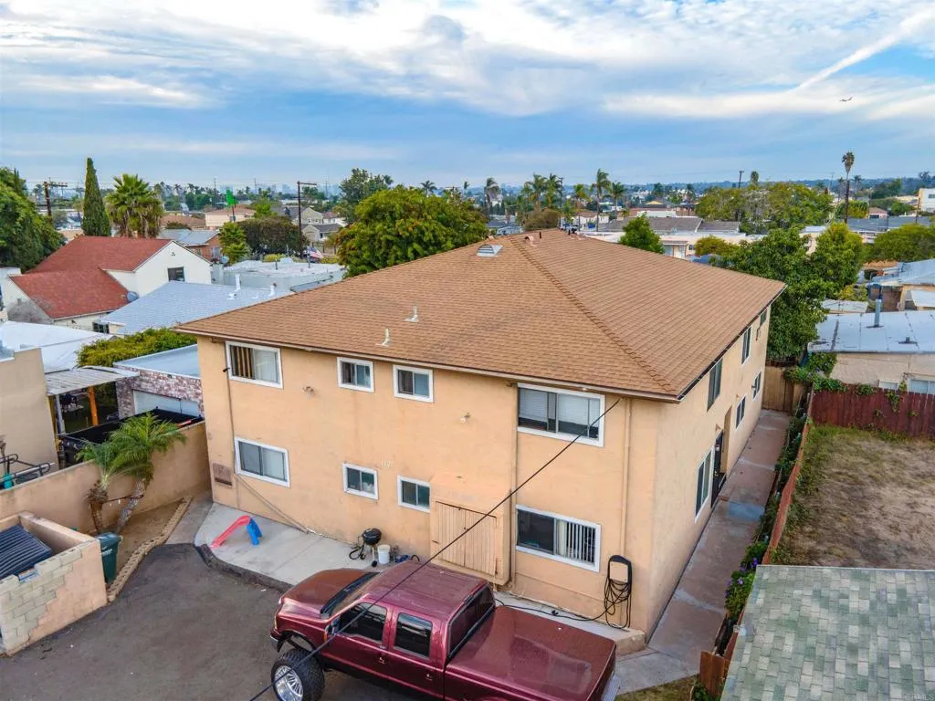 1121 E 6th