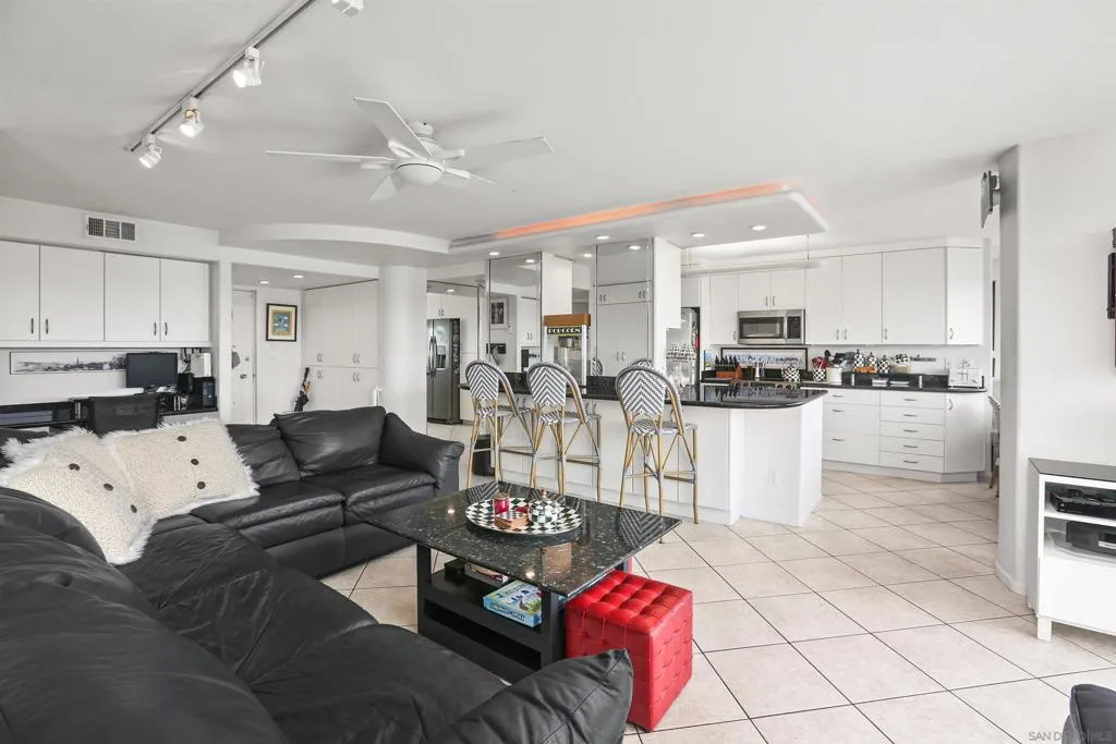 1770 Avenida Del Mundo 106, Coronado, California 92118 — photo 4