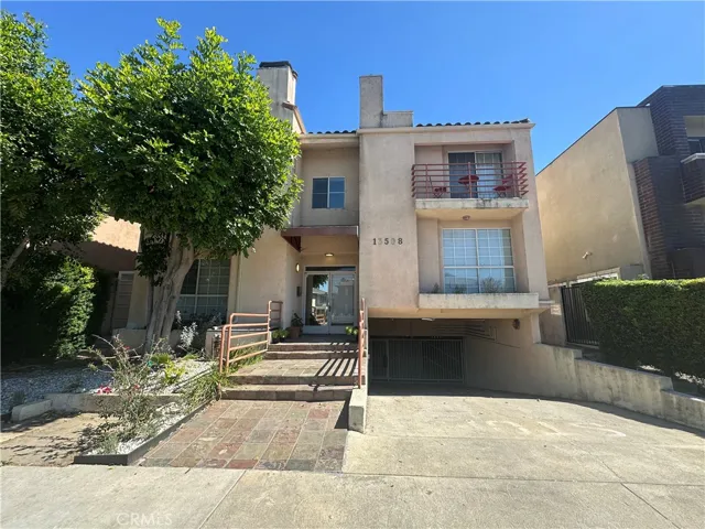 13508 Moorpark 2, Sherman Oaks, California 91423