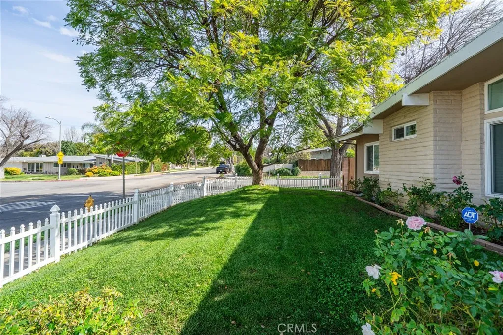 23000 Brenford, Woodland Hills, California 91364 — photo 4
