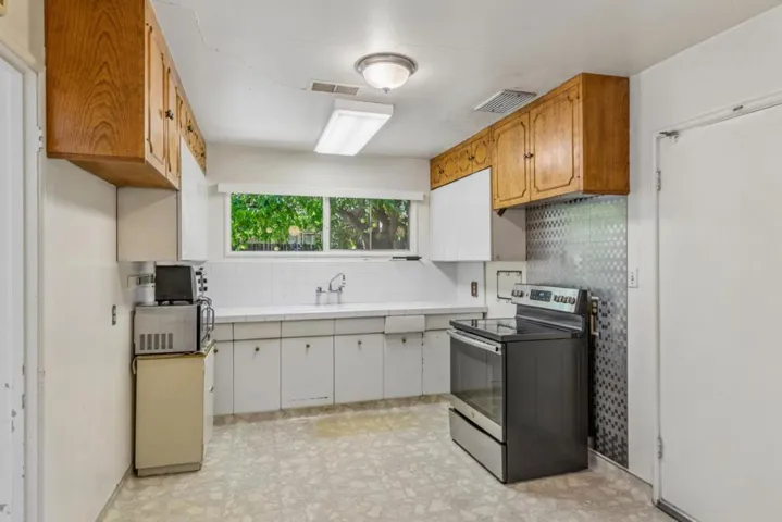 158 Walter Hays Drive, Palo Alto, California 94303