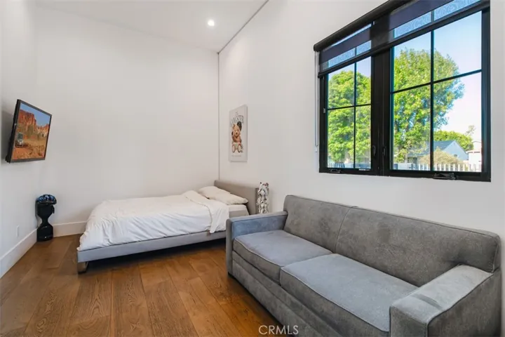 6207 Babcock, North Hollywood, California 91606