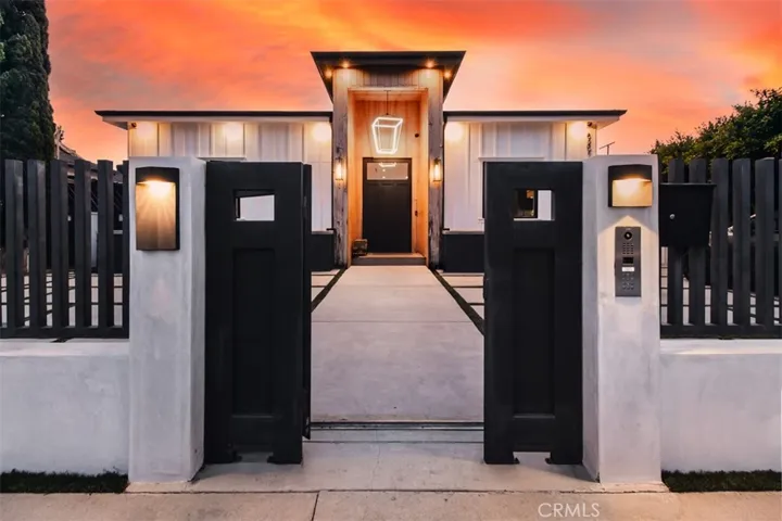 6207 Babcock, North Hollywood, California 91606