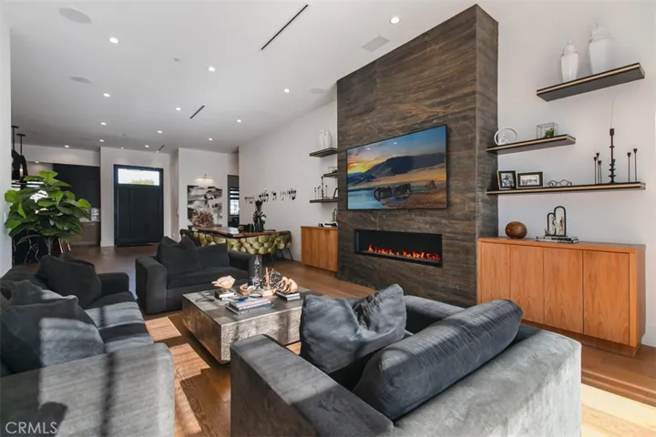6207 Babcock, North Hollywood, California 91606